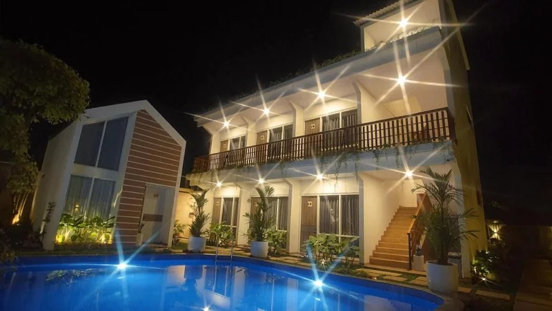 Innenhof und Pool des Syailendra Hotel Syariah Jepara